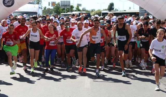 Yüzlerce vatandaş "Cumhuriyet ve Bağımsızlık" için koştu