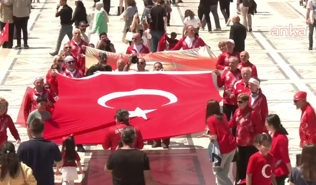 Yurttaşlar 19 Mayıs'ta da Atatürk'ün huzurundaydı