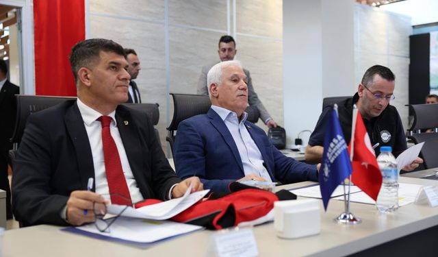 Bozbey; "Bursalıların da çalışma arkadaşlarımızın da haklarını koruyoruz"