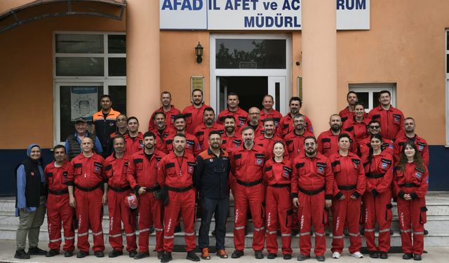 'Enkazda Arama ve Kurtarma Temel Eğitimi'ni başarıyla tamamladı.