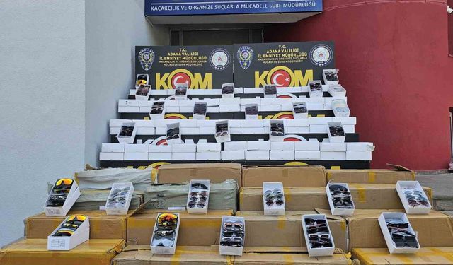 Adana’da 14 milyonluk kaçak güneş gözlüğü ve telefon ele geçirildi