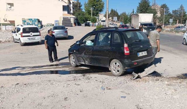 Adıyaman’da 4 kişinin yaralandığı kaza kameralara yansıdı
