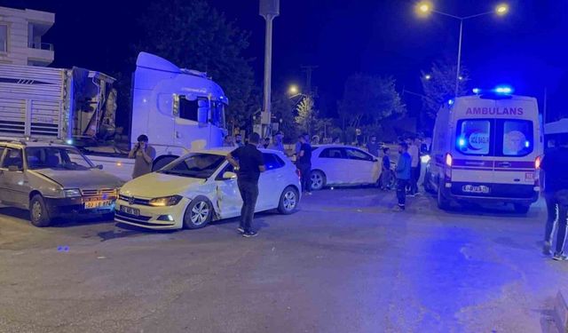 Adıyaman’da dört araç birbirine girdi: 2 yaralı
