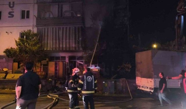 Ağaçta çıkan yangın binaya sıçradı