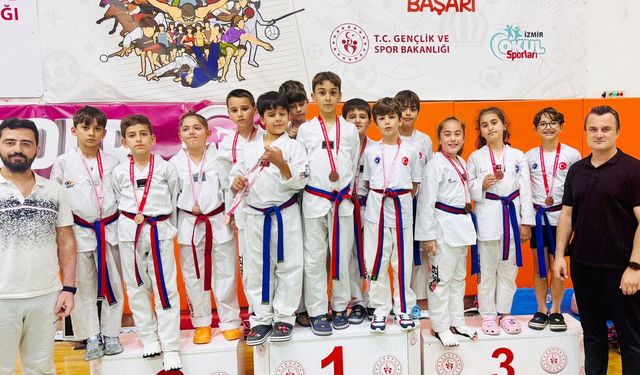 Aliağalı taekwondocular 20 madalya ile döndü