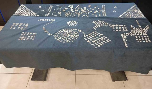 Ankara’da tarihi eser operasyonu: Eski dönemlere ait çok sayıda sikke ve eşya ele geçirildi