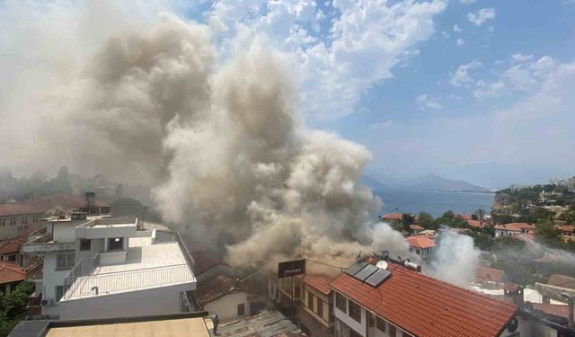 Antalya Kaleiçi’ndeki yangın