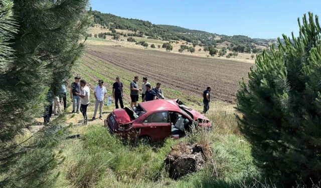 Balıkesir’de otomobil şarampole uçtu: 2 yaralı