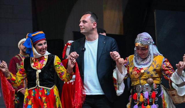 Bornova'da 4. Halk Oyunları Festivali coşkuyla sona erdi
