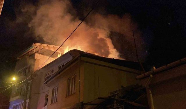 Bursa’da oto tamirhanesinde yangın