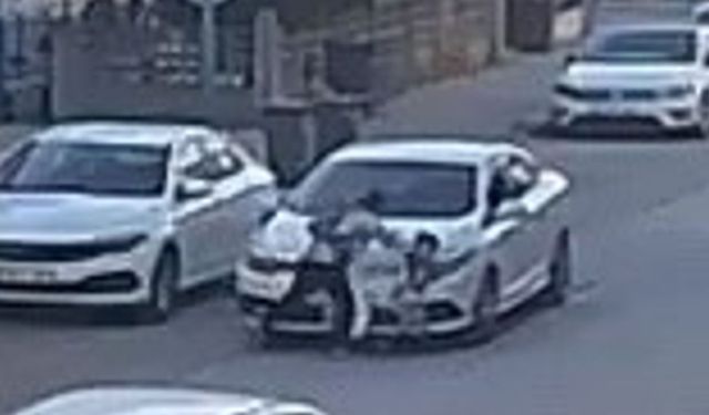 Bursa’da otomobilin çarptığı anne ve oğlu yaralandı