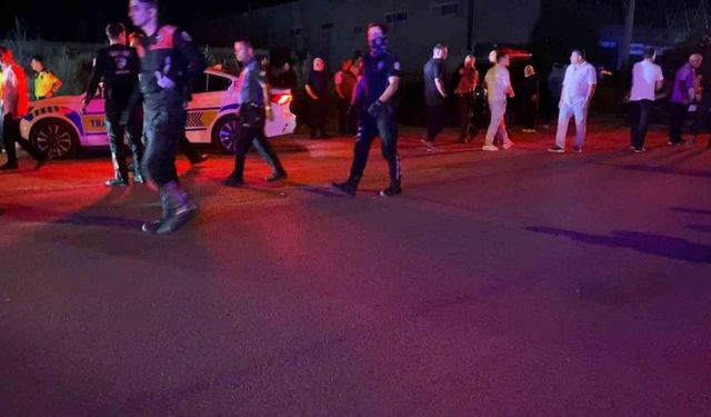 Bursa’da park halindeki araçlara çarpıp kaçtı, geri döndüğünde araç sahiplerinin saldırısına uğradı