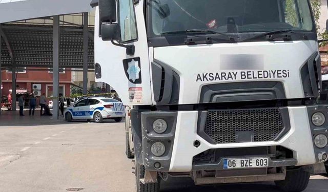 Çöp kamyonunun altında can verdi