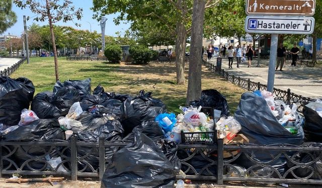 Çöp yığınları İzmir’i sararken vatandaş tepkili!