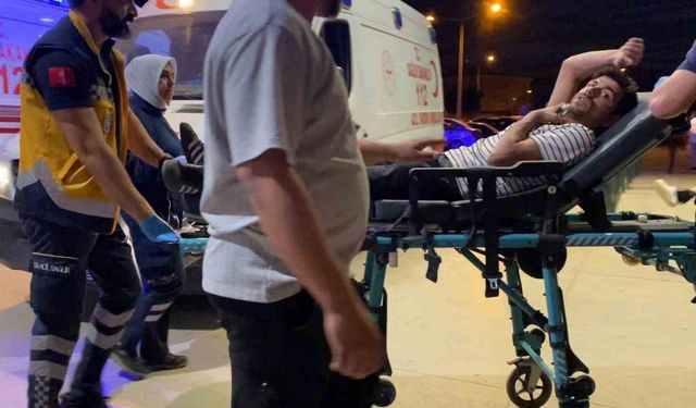 Engelli genci boynundan bıçakladı