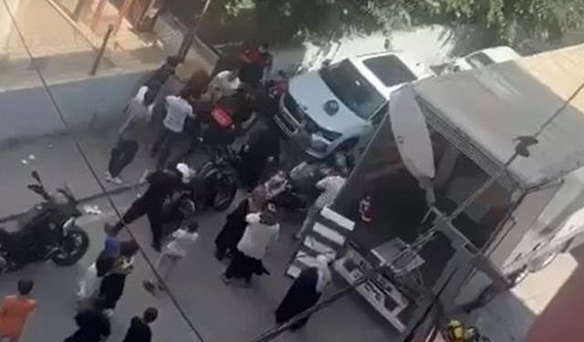 Esenyurt’ta şüphe üzerine polisin durdurduğu şahıs ve ailesi ortalığı karıştırdı: O anlar kamerada