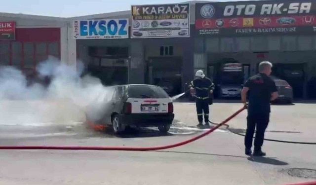 Fiat otomobil egzoz tamirinde alev alev yandı