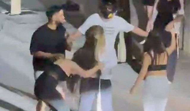 İki genç kızın saç saça kavgası kamerada