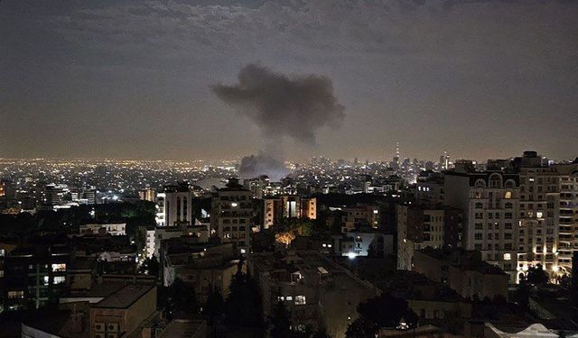 İran’dan Tel Aviv’e füze saldırısı