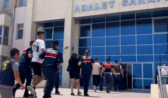 İş yerlerini kurşunlayıp zarar veren 2 şüpheli tutuklandı: O anlar kamerada
