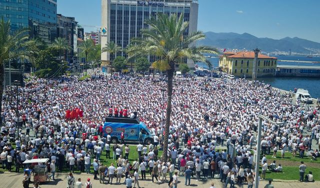 İzmir'de grev bitiyor mu? Gazeteci Mollaveisoğlu, grevin bu akşam biteceğini yazdı...