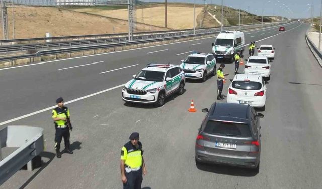 Jandarma otoyolda denetimlerini artırdı
