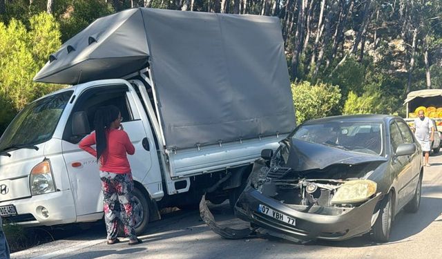 Kamyonete çarpan otomobil sürücüsü hayatını kaybetti