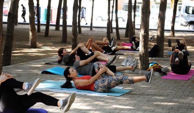 Karşıyaka’nın parklarında spor keyfi başladı
