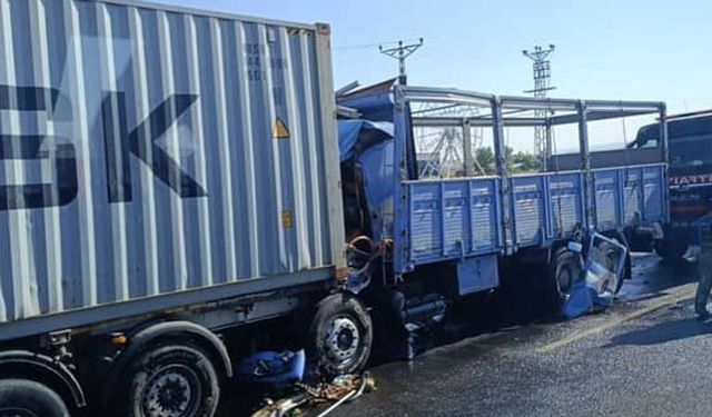 Kontrolden çıkan kamyon, önünde seyreden tıra çarptı: 1 yaralı