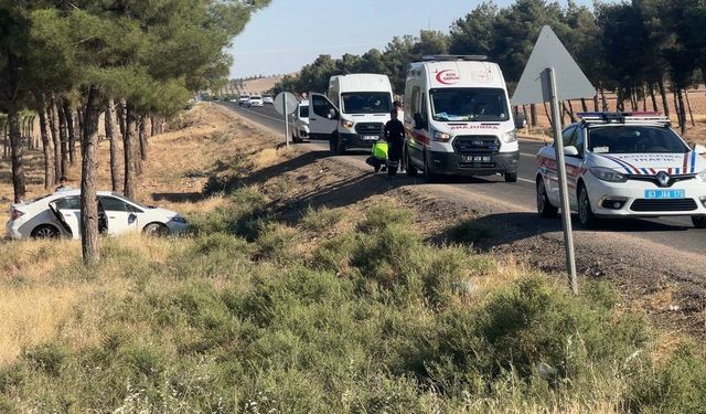 Kontrolden çıkan otomobil şarampole devrildi: 4 yaralı