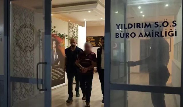 Pazarcı şüpheliye operasyon: Aracından ve evinden 121 litre sahte içki çıktı