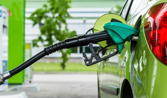 Petrol fiyatları düştü: Benzin ve motorine büyük indirim