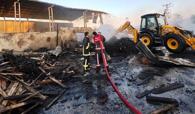 Simav’da palet fabrikasında çıkan yangın