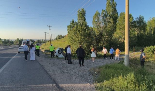 Sivas’ta su kanalına yuvarlanan otomobildeki 3 kişi yaralandı