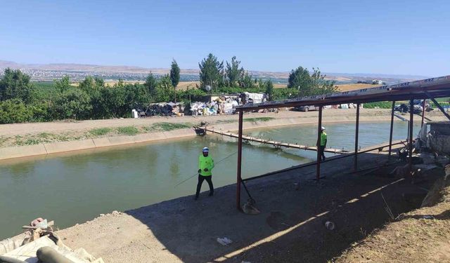 Sulama kanalına düşen kişi aranıyor