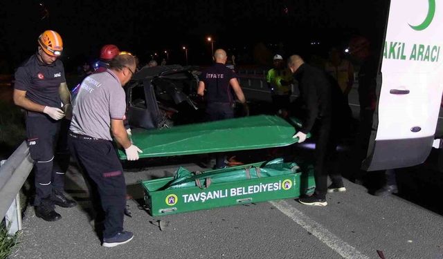 Tavşanlı’da feci kaza... 2 araç çarpıştı: 1 ölü, 3 yaralı