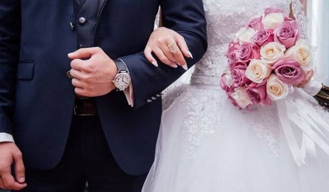 Bayraklı Belediyesi’nden vatandaşlara yeni hizmet: “Gelinlik ve Damatlık Evi” hizmete açıldı
