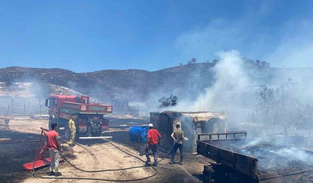 Çanakkale’de makilik alanda çıkan yangında ahır, ağıl ve traktör römorkları yandı