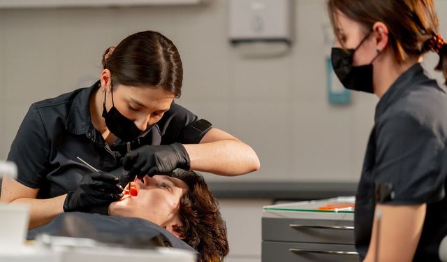 Diş hekimi İpor'dan gençlere uyarı: Meslek puanla değil, karakterle seçilir