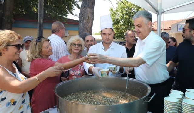 Edremit Belediyesi'nde aşure hayırları başladı