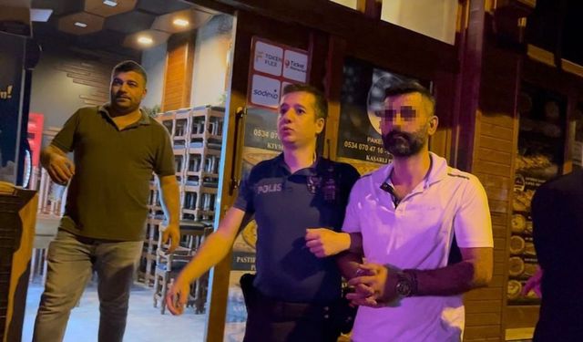 Kavga ederken kendilerini ayırmak isteyen polise bıçak çeken şahıslar, böyle etkisiz hale getirildi