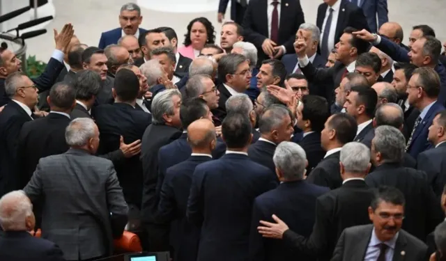Meclis’te hakaretler havada uçuştu: Ayı, geri zekalı, ahlaksız...