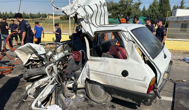 Otomobil kamyonla çarpıştı: Baba ve kızı hayatını kaybetti