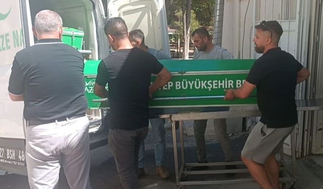 Oyun oynarken bornoz ipi boğazına dolandı! 6 yaşındaki Özlem kurtarılamadı