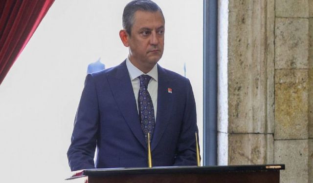 Özgür Özel'den Anıtkabir'e ziyaret