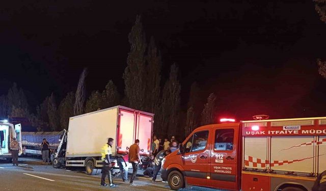 Tırın dorsesine çarpan kamyonetteki bir kişi hayatını kaybetti