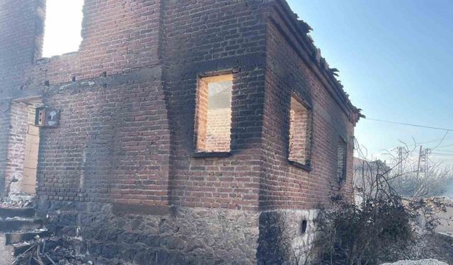 Bakan Kurum açıkladı; Saçaklar köyünde 26’sı konut 43 yapı hasar gördü