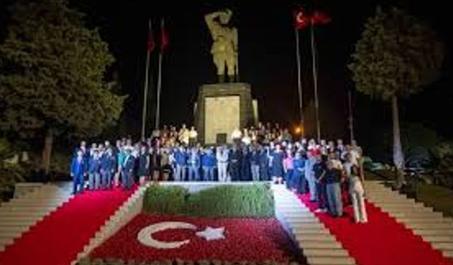 Bornova’da Zafer’in 103. Yılı Büyük Coşkuyla Kutlandı