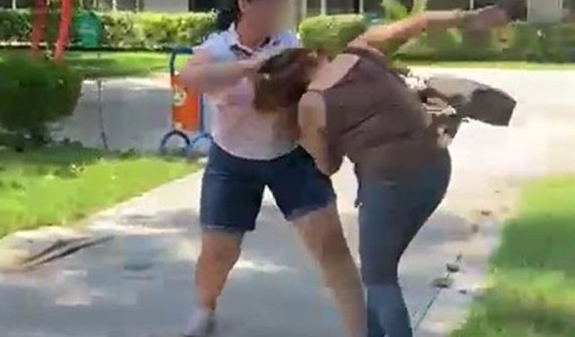 Kocasıyla birlikte parkta gördüğü kadını saçından sürükledi
