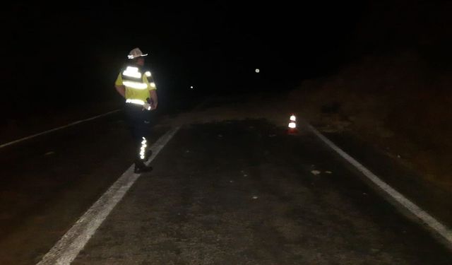 Manisa’da Gördes-Demirci yolunda toprak kayması